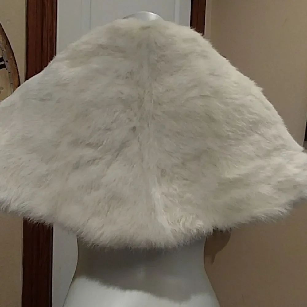 Cape - Picture 3 of 5